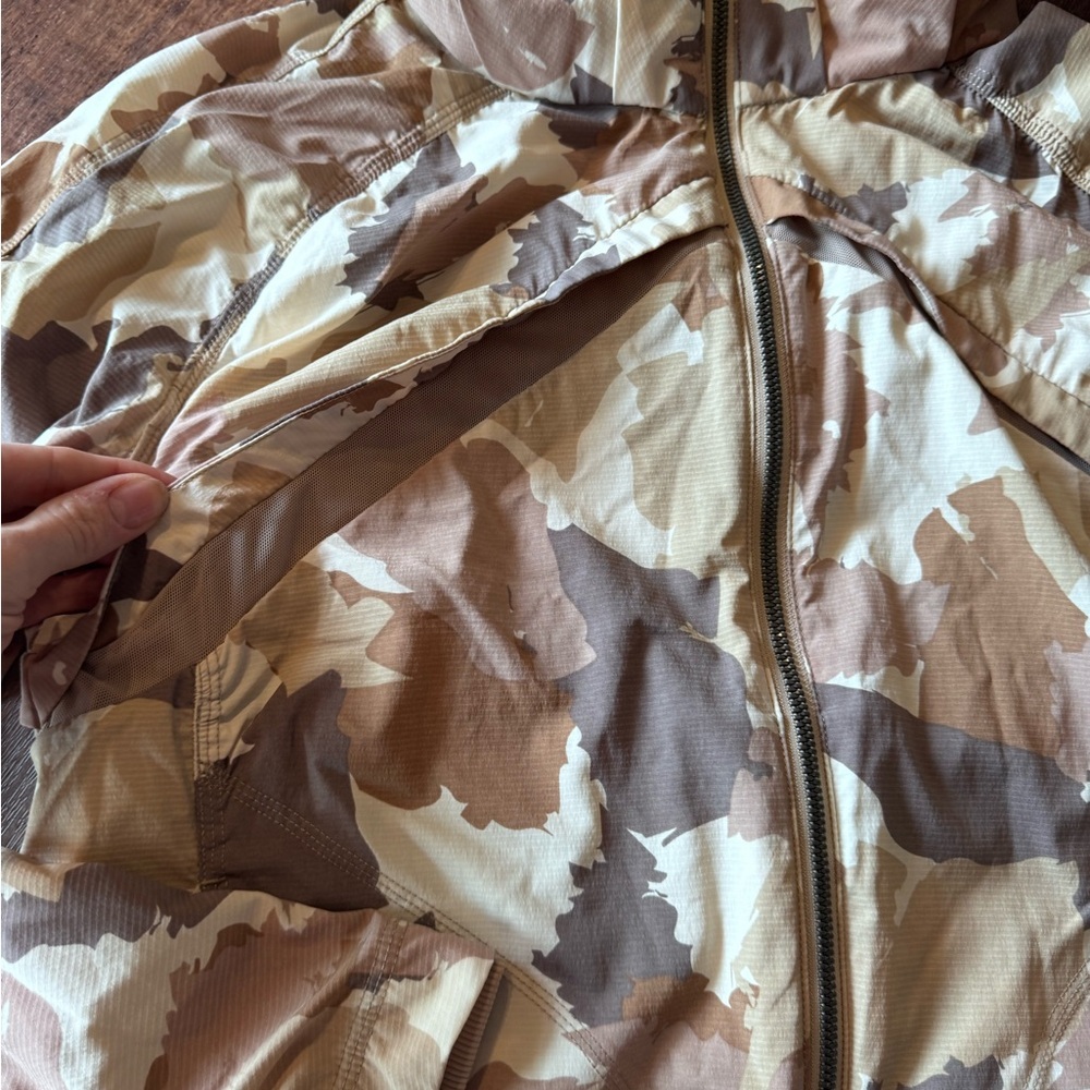 Indygena Women’s Hooded Lightweight Jacket Leaf Camo Print Size M Zip Front - Picture 2 of 9